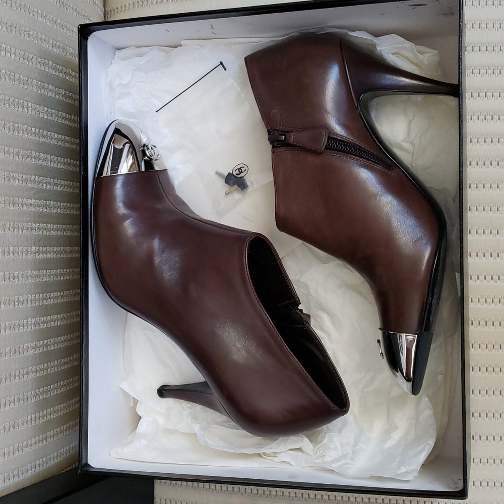 Chanel CC Logo Leather Boots - Picture 11 of 11